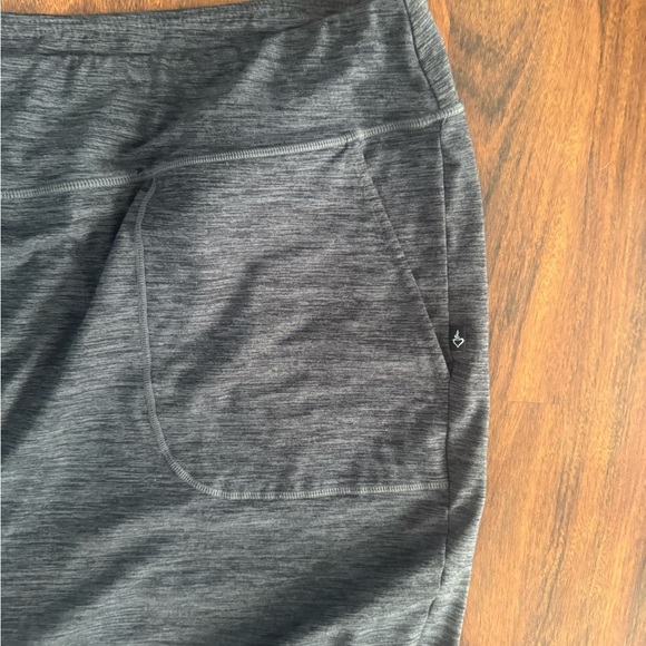 Torrid Happy Camper Gray Cropped active Pants size 5xl - Picture 2 of 3